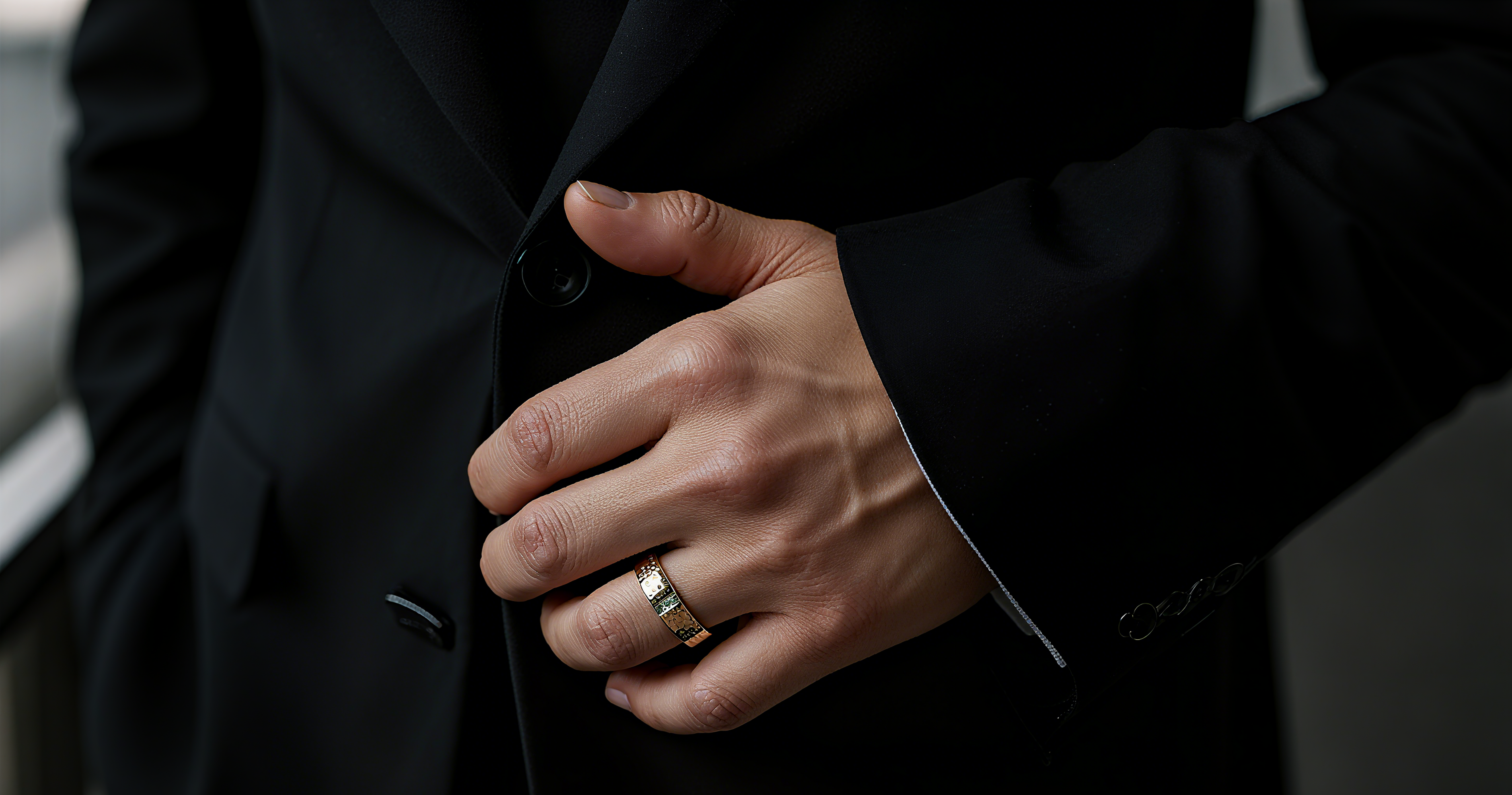 Why More Men Are Wearing Engagement Rings Today？