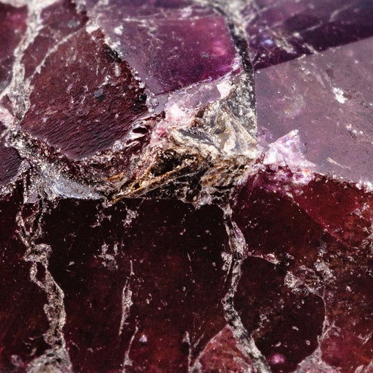 Garnet: Healing Properties, Meaning, and Benefits for Love, Confidence, and Grounding