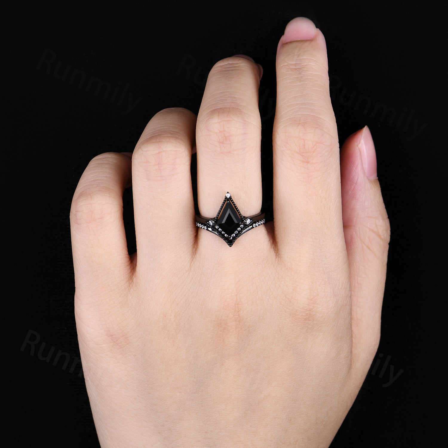 Art Deco Kite Cut Black Onyx Wedding Ring Set Gothic Black Gold Moissanite Stacking Bridal Ring Unique Promise Anniversary Ring