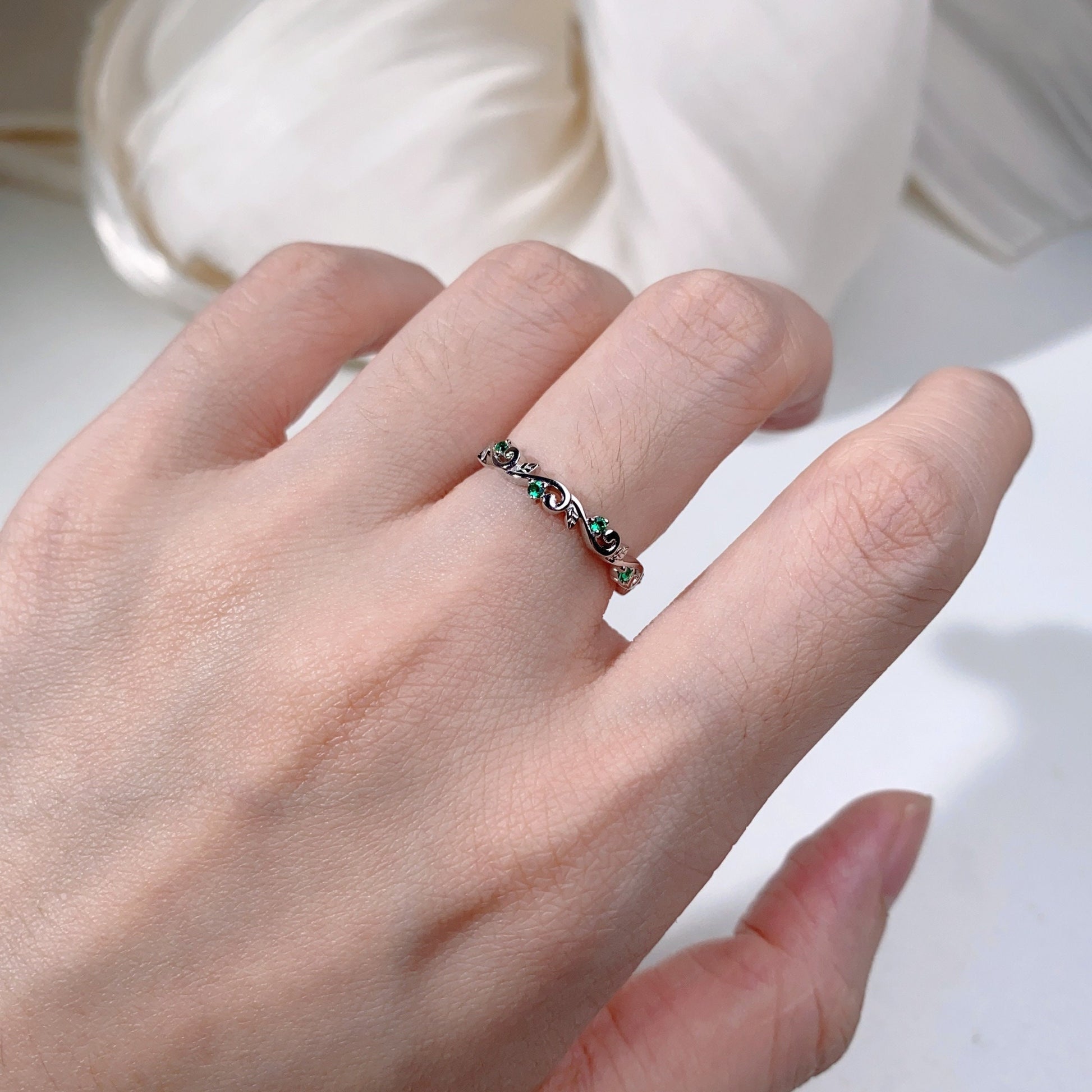 2pcs Couple Rings Set Inspired Leaf Emerald Engagement Rings For Women Vintage Leaf Wedding Band For Men Unique Wedding Anniversary Ring Set