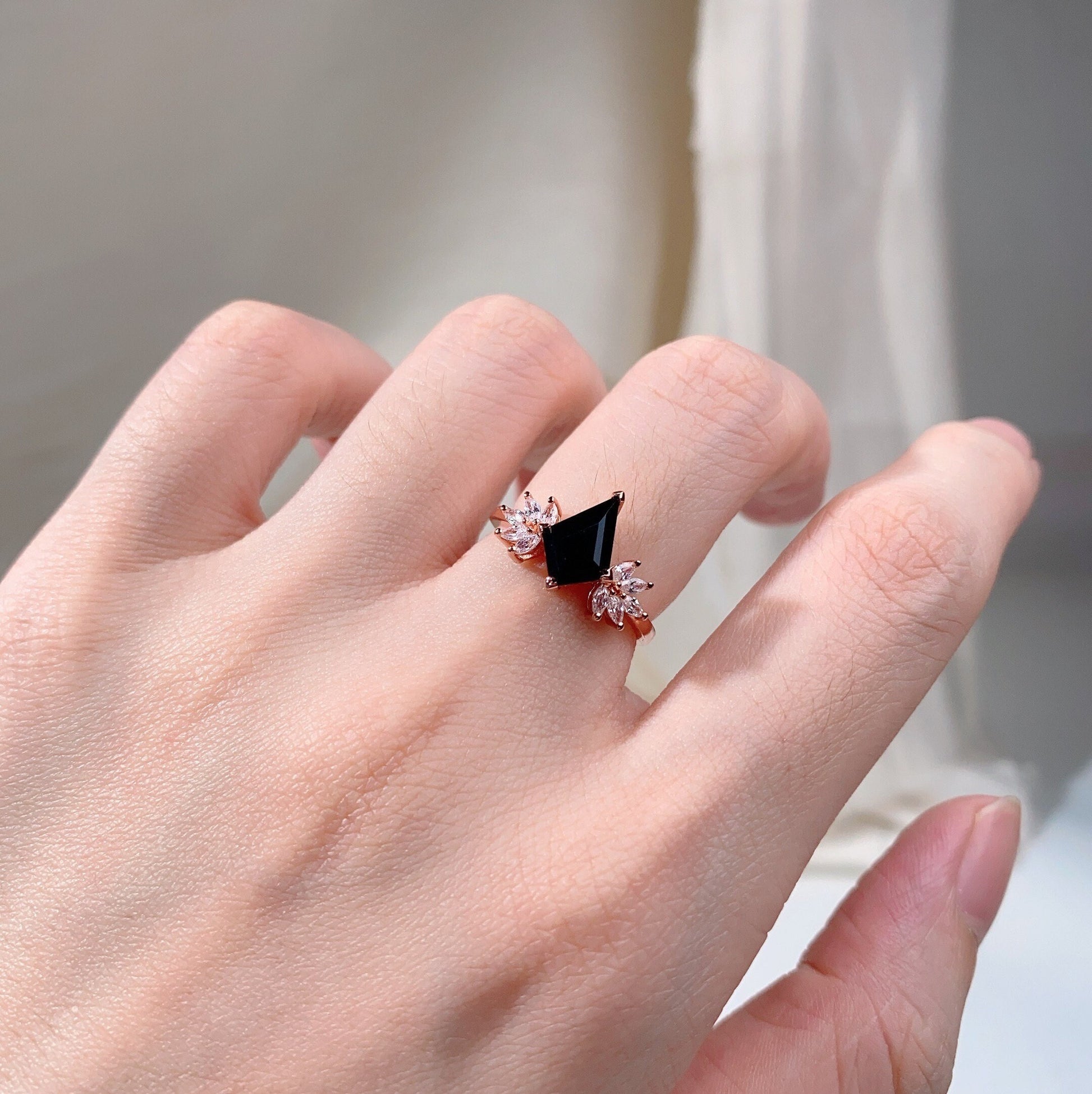 Vintage Black Onyx Couples Ring Rose Gold Matching Ring Set His and Hers Wedding Band Promise Ring For Men For Women Kite Cut Gemstone Ring