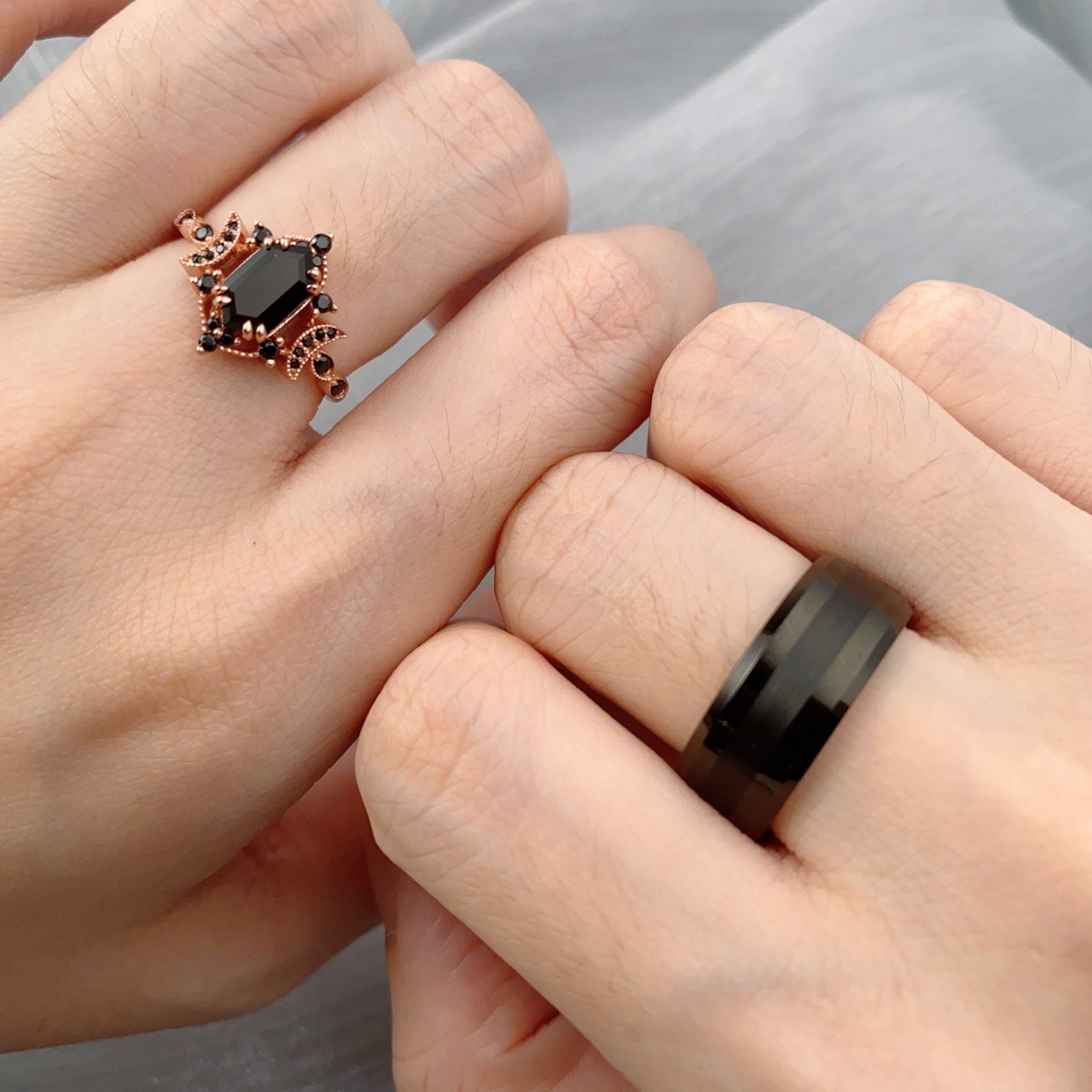 Vintage Black Onyx Couples Ring Set His and Herd Wedding Band Mens Brushed Finish Band Antique Moon Engagement Ring For Women Promise Rings