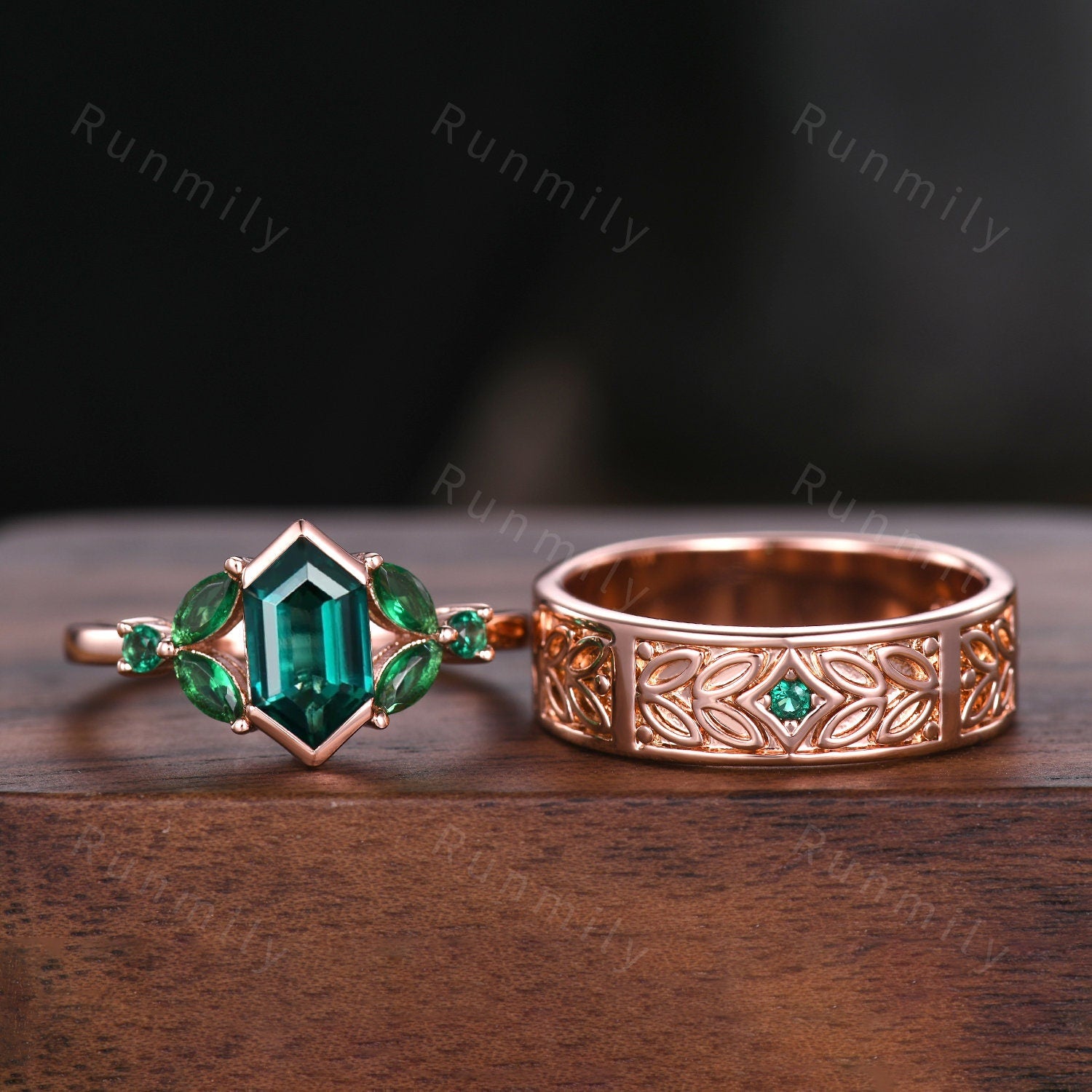 Retro Hexagon cut Emerald Couples Ring Set Rose Gold Matching Wedding Ring His and Hers Wedding Band Mens Emerald Ring Nature Inspired Rings