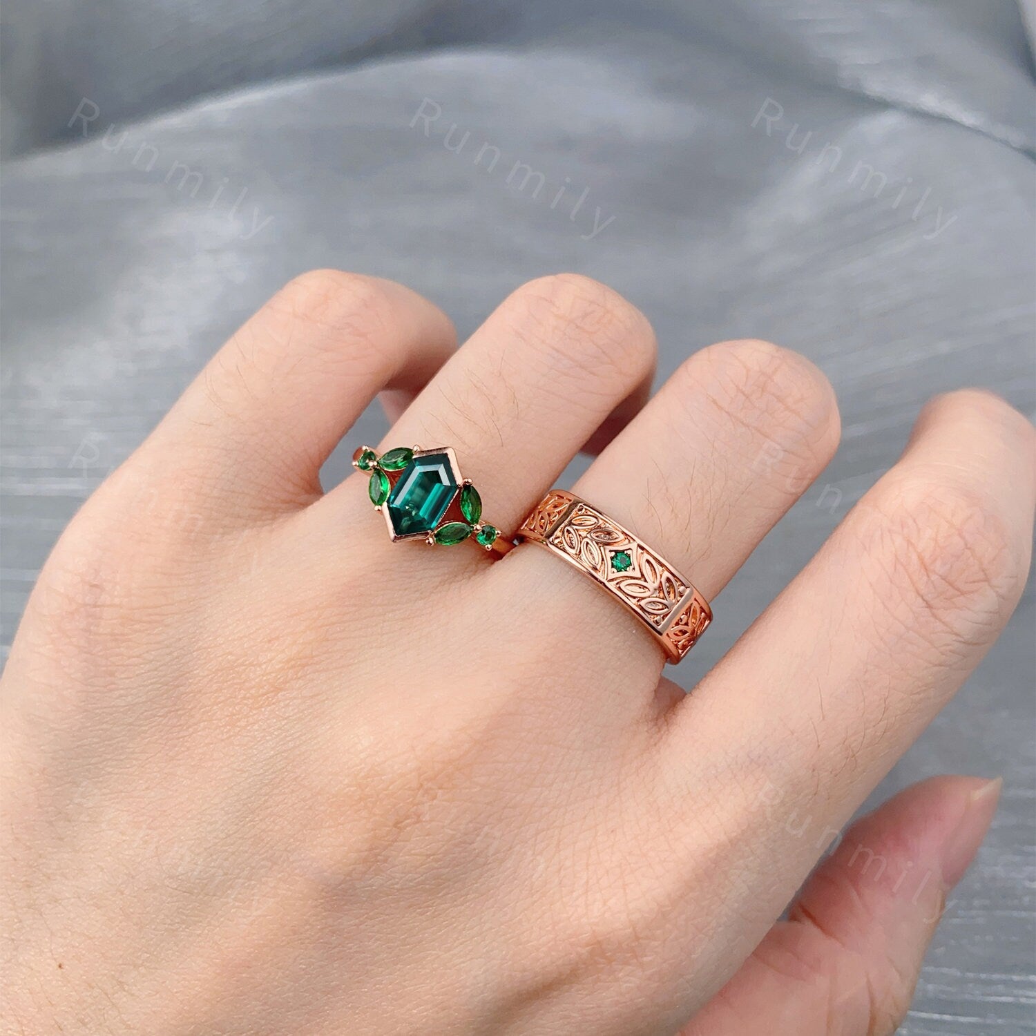 Retro Hexagon cut Emerald Couples Ring Set Rose Gold Matching Wedding Ring His and Hers Wedding Band Mens Emerald Ring Nature Inspired Rings