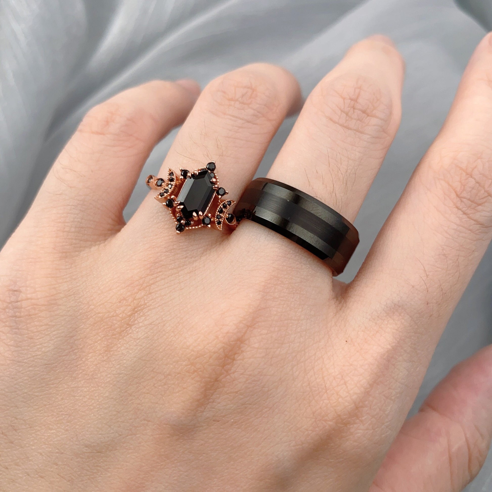 Vintage Black Onyx Couples Ring Set His and Herd Wedding Band Mens Brushed Finish Band Antique Moon Engagement Ring For Women Promise Rings