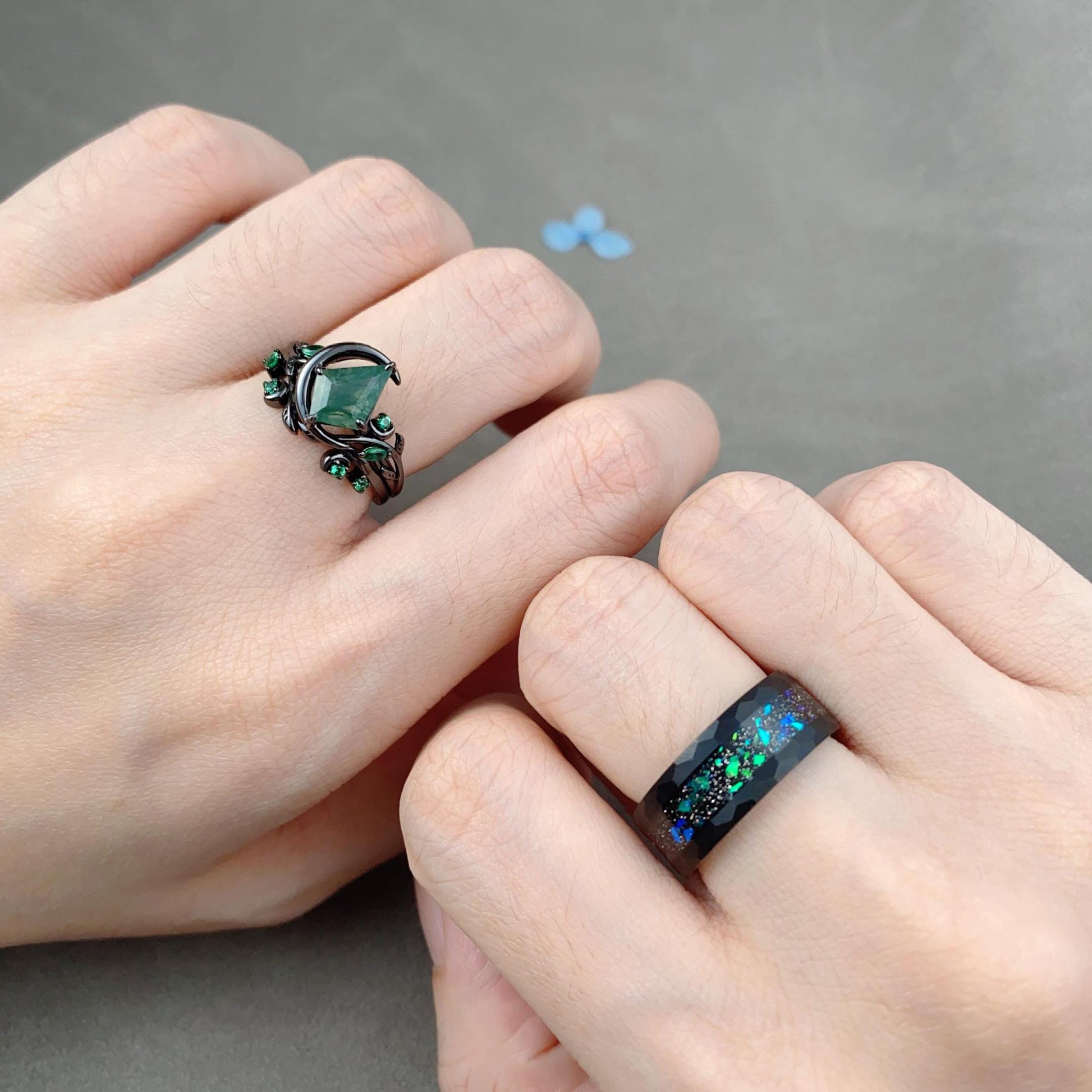 Nature inspired Moss Agate couples ring set gothic black gold His and Hers wedding band unique moon style emerald ring Mens hammered ring