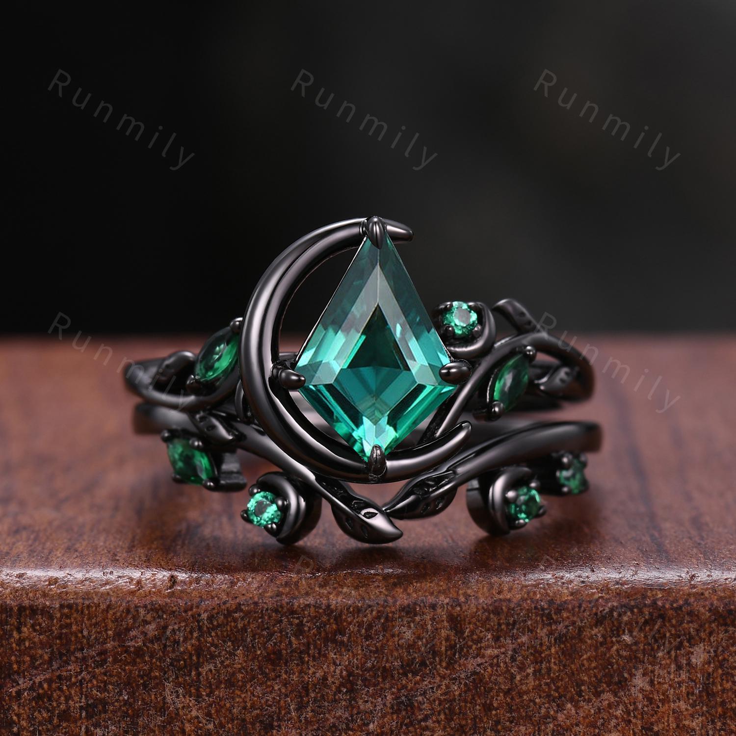Nature inspired Emerald couples ring set gothic black gold His and Hers wedding band unique moon style ring Mens hammered ring Promise ring