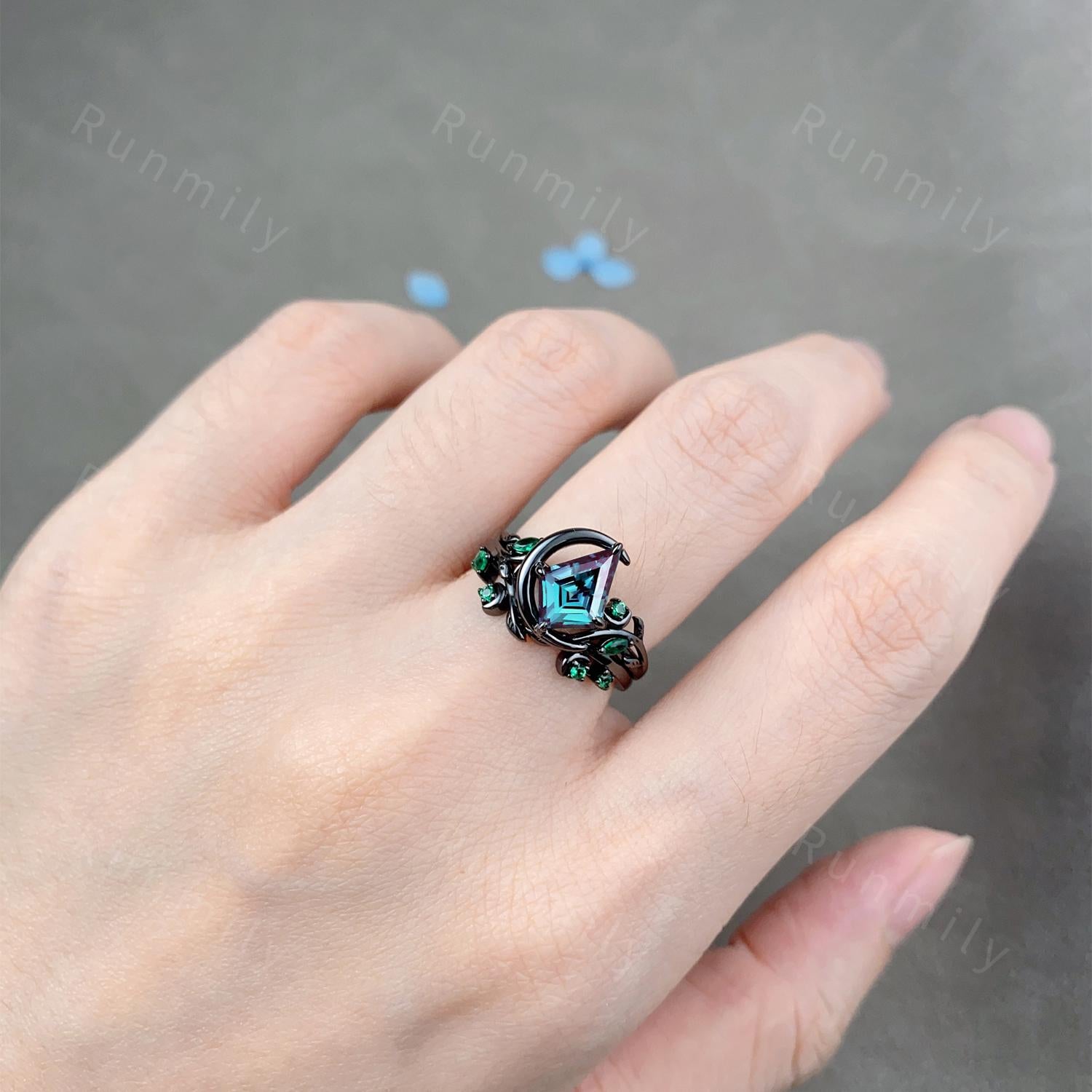 Nature Inspired Kite cut Alexandrite Engagement Ring Set Unique Crescent Moon Emerald Ring Gothic Black Gold Ring For Women Leaf Design Ring