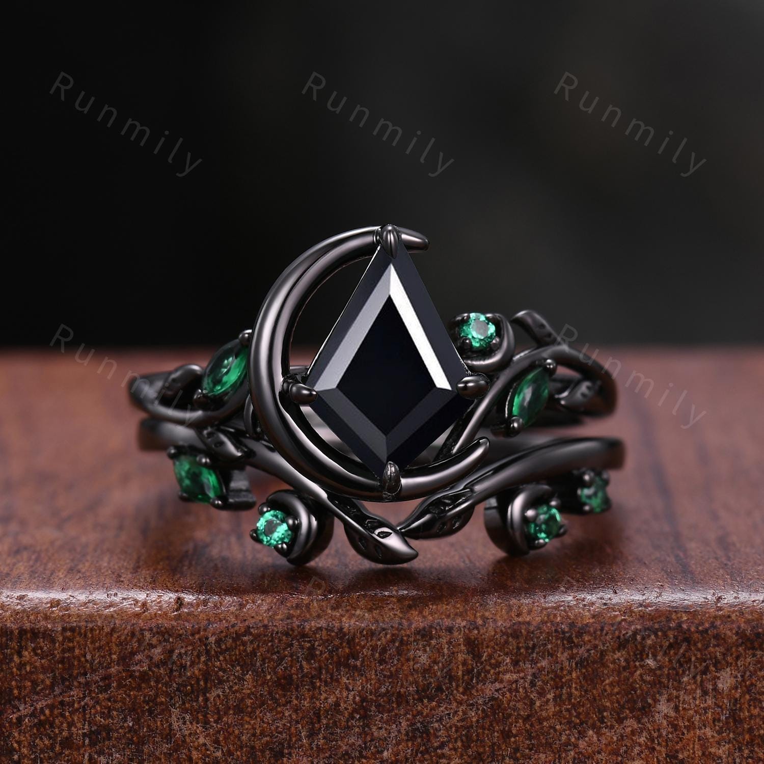 Nature inspired Black Onyx couples ring set gothic black gold His and Hers wedding band unique moon style ring Mens Promise ring Couple Gift