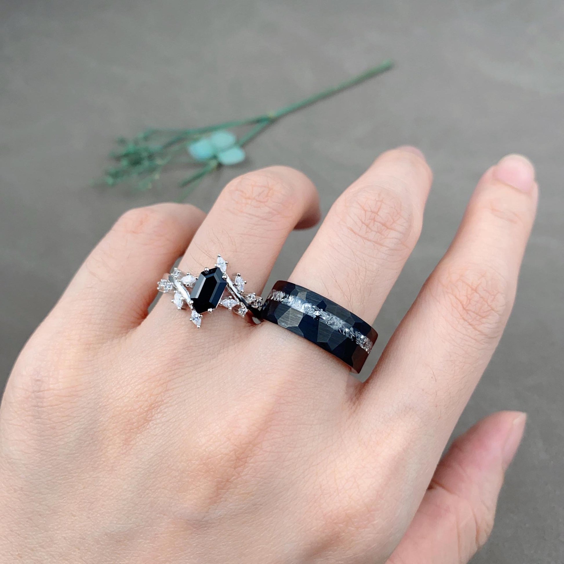 Vintage Black Onyx Couples Ring Silver & Black Tungsten Ring His And Hers Wedding Band Mens Hammered Band Unique Matching Couple's Ring Set