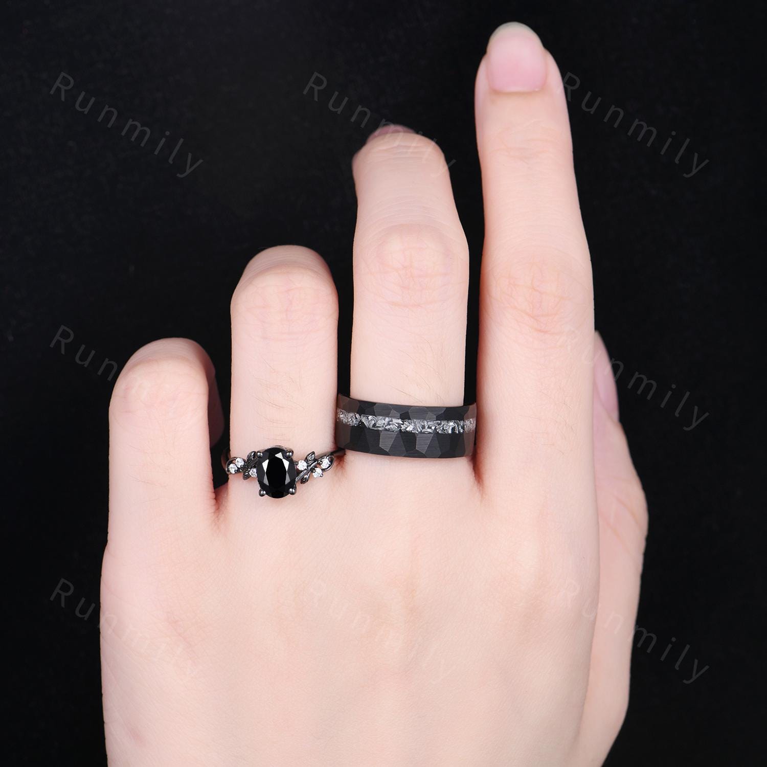 Oval Cut Black Onyx Couples Ring Gothic Black Gold Promise Ring Set His And Hers Wedding Band Mens Hammered Band Unique Couple's Ring Set