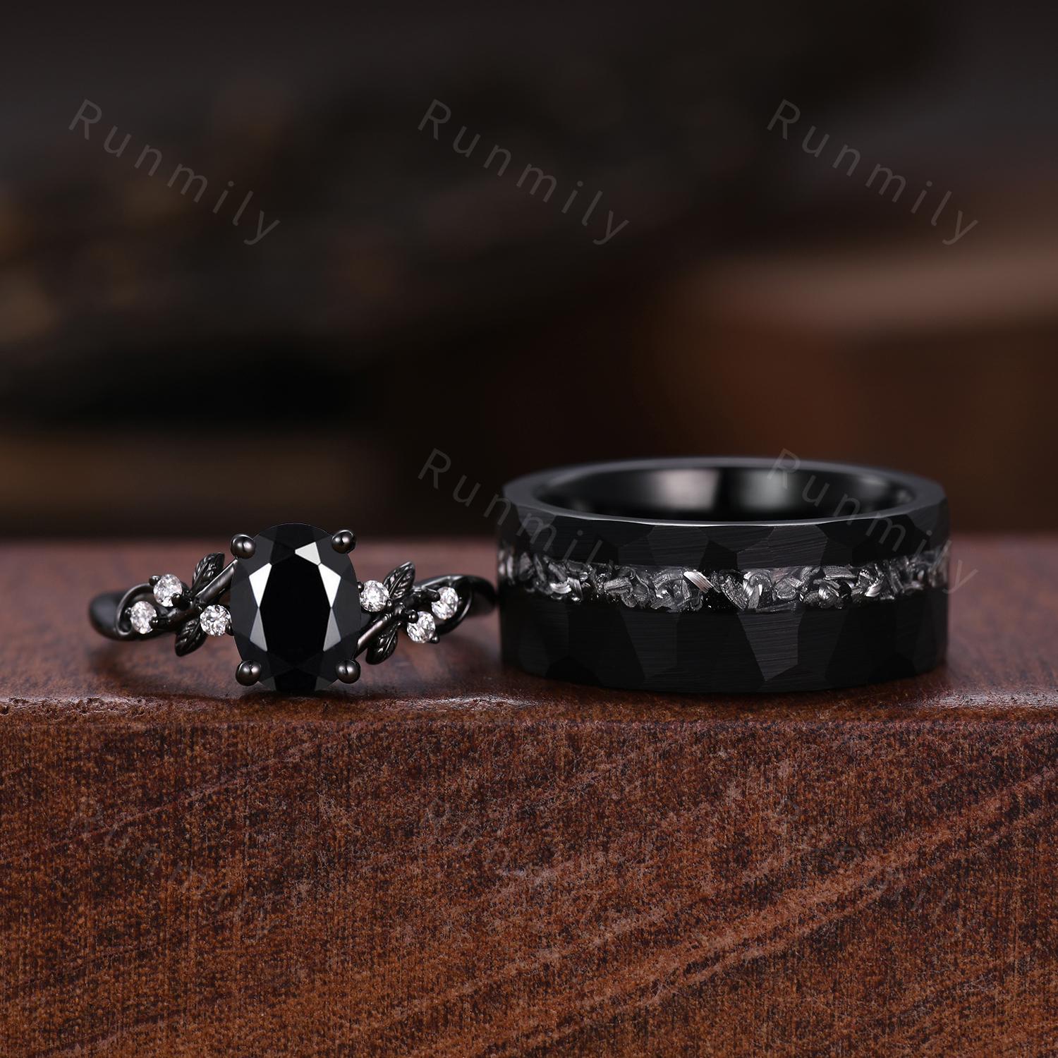 Oval Cut Black Onyx Couples Ring Gothic Black Gold Promise Ring Set His And Hers Wedding Band Mens Hammered Band Unique Couple's Ring Set