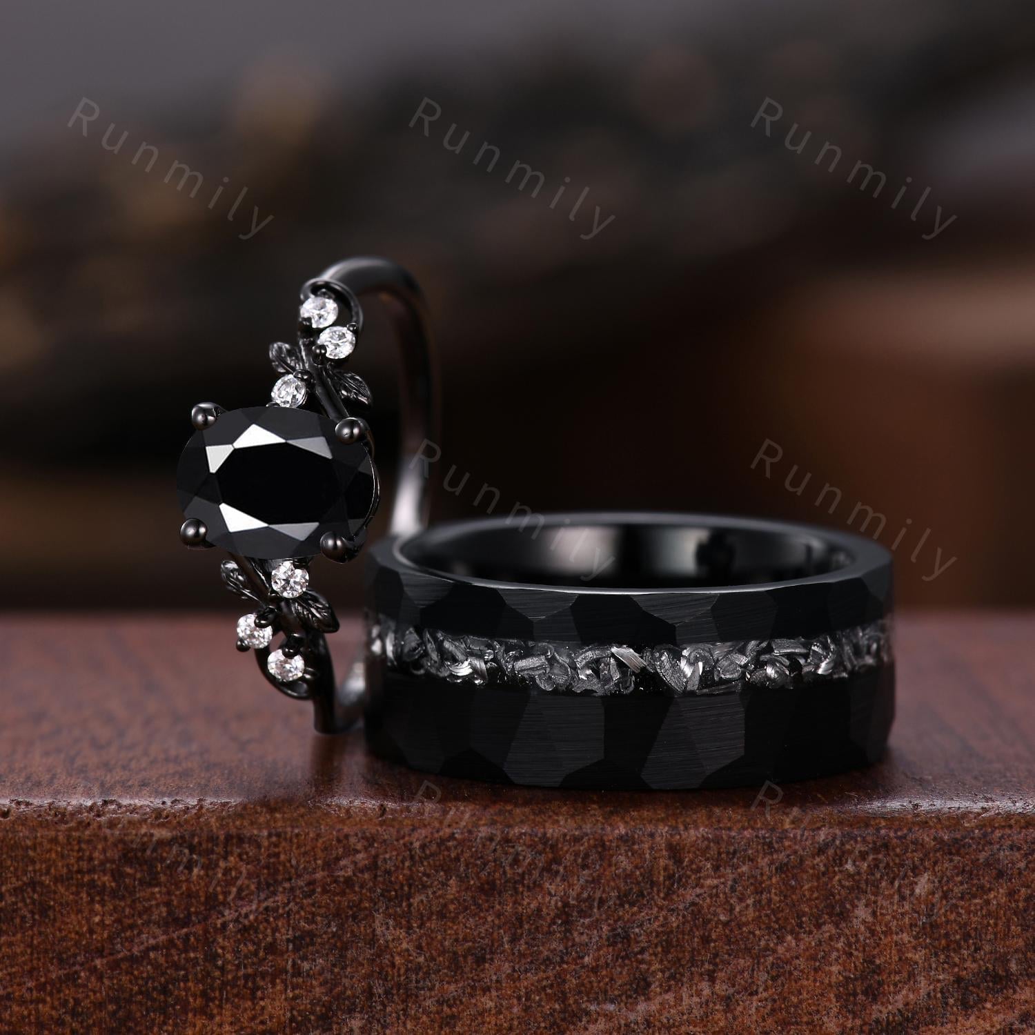 Oval Cut Black Onyx Couples Ring Gothic Black Gold Promise Ring Set His And Hers Wedding Band Mens Hammered Band Unique Couple's Ring Set