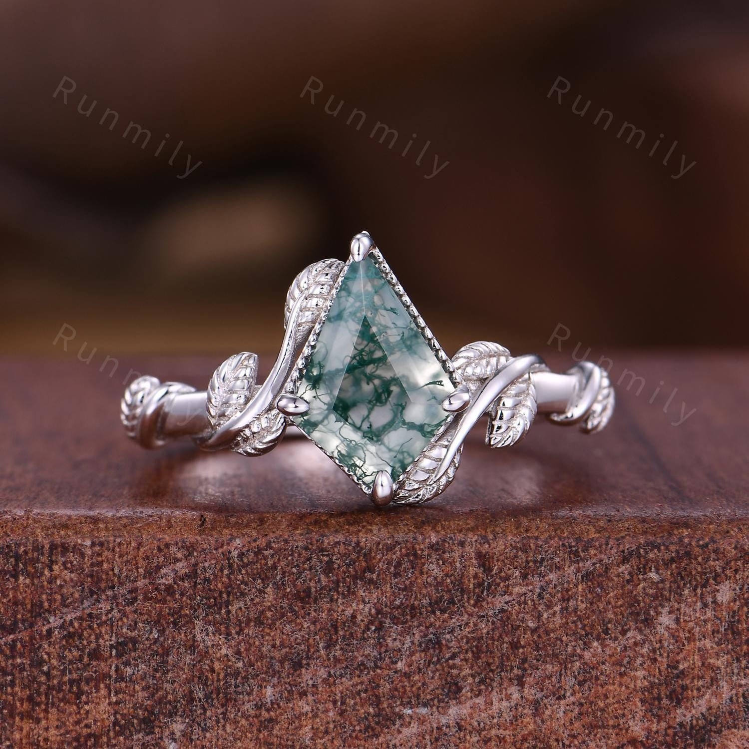 Kite cut Moss Agate Couples Ring Set Twig Leaf Moss Agate Ring for Women Vintage His and Hers Wedding Band Men's Tungsten Emerald Ring