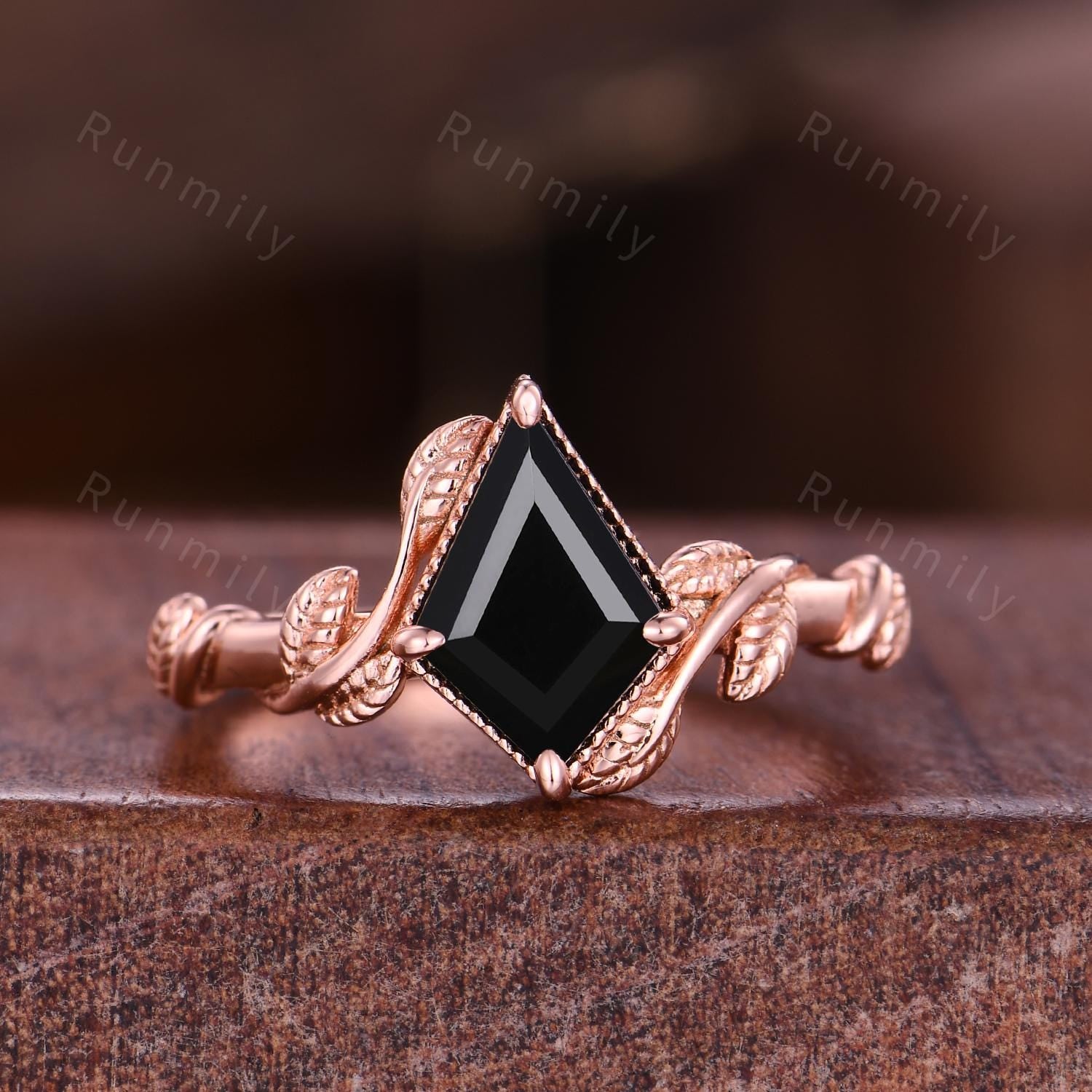 Vine Leaf Black Onyx Couples Ring Rose Gold Matching Ring Set His and Hers Wedding Band Promise Ring For Men For Women Kite Cut Ring