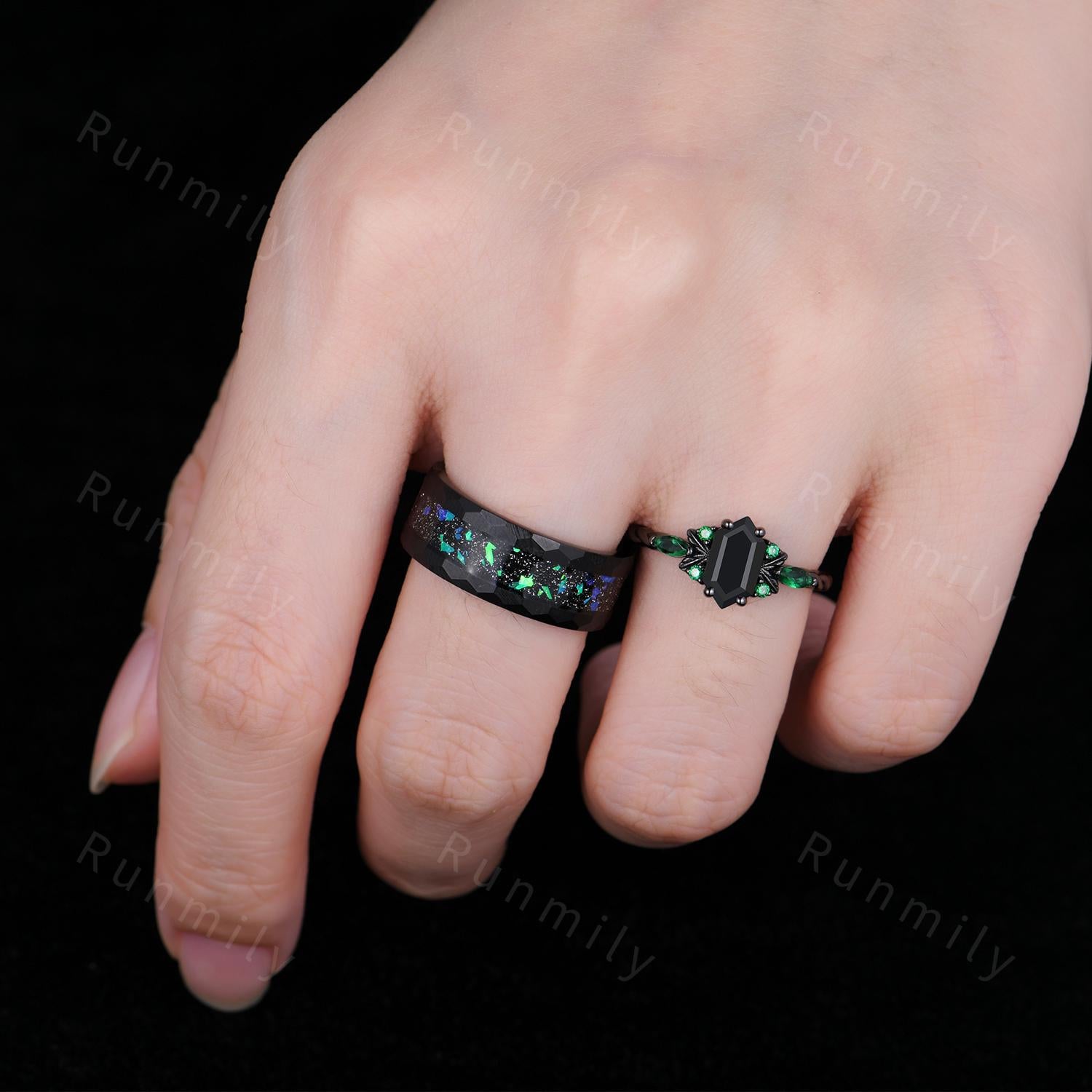 Nature inspired Black Onyx couple ring set gothic black gold His and Hers wedding band unique leaf style ring Mens hammered ring Galaxy ring