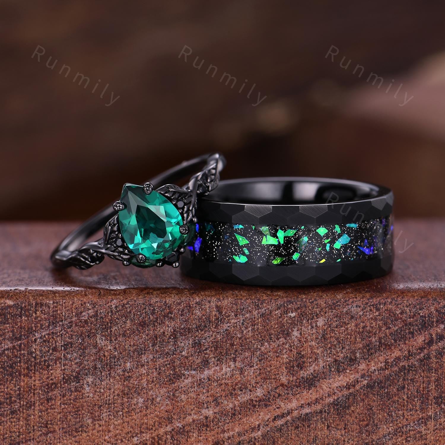 Vintage Emerald Couples Ring Black Gold Matching Ring Set His And Hers Wedding Band Mens Hammered Ring Promise Rings Nature Inspired Ring