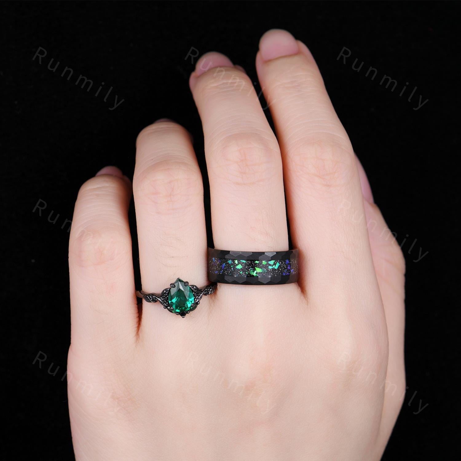 Vintage Emerald Couples Ring Black Gold Matching Ring Set His And Hers Wedding Band Mens Hammered Ring Promise Rings Nature Inspired Ring
