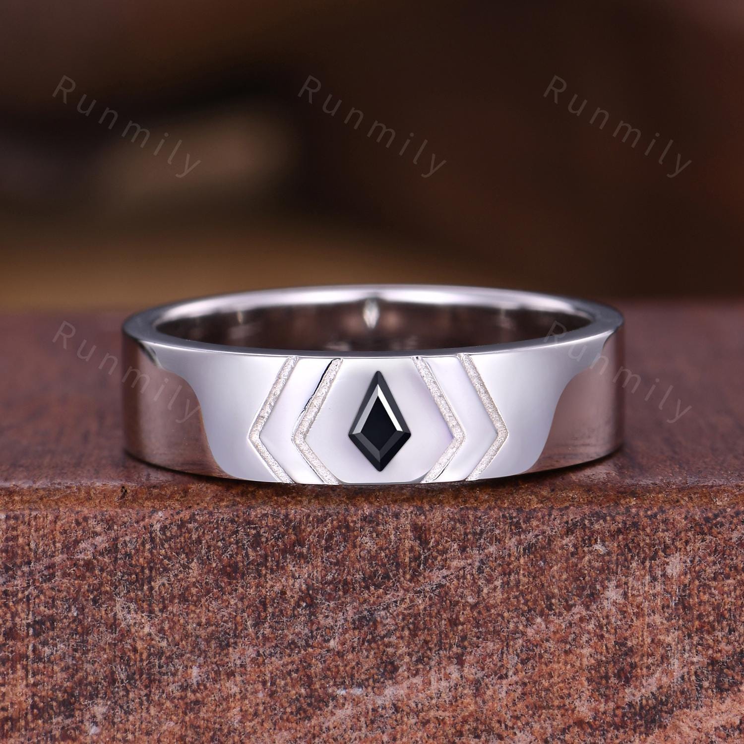 Retro Vintage Black Onyx Wedding Band Mens Wedding Band 5mm Black Gem Men's Ring Unique Mens Engagement Ring Band  Kite cut Ring For Husband