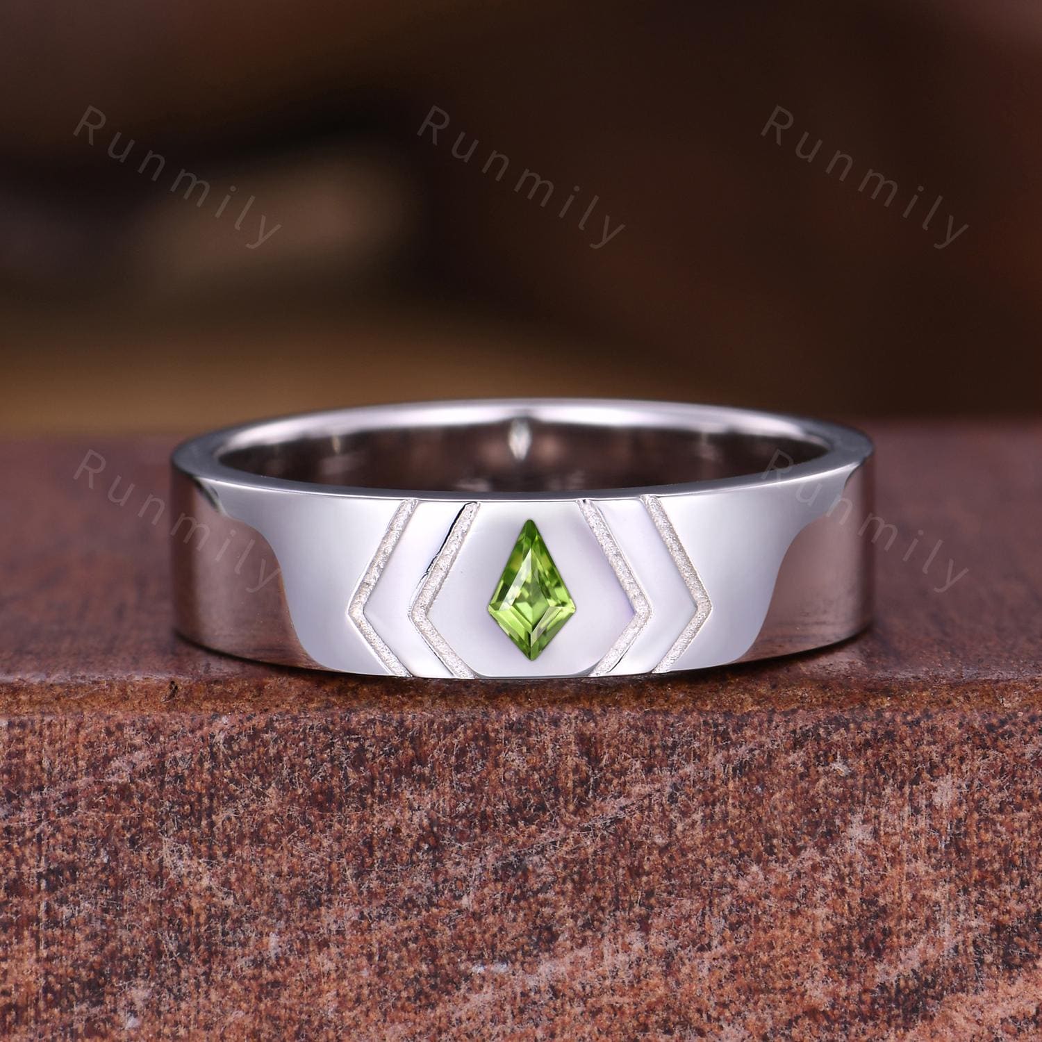 Vintage Peridot Wedding Band Mens Wedding Band 5mm Men's Ring Unique Mens Engagement Ring Band Retro August Ring Gift for Husband/Father