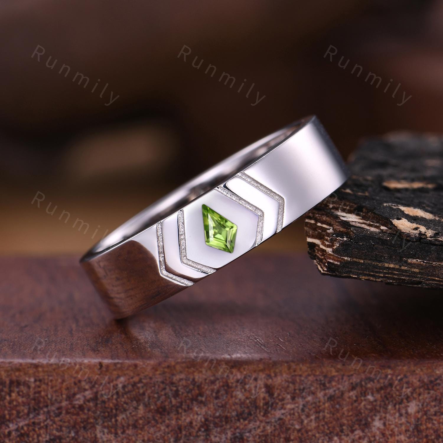 Vintage Peridot Wedding Band Mens Wedding Band 5mm Men's Ring Unique Mens Engagement Ring Band Retro August Ring Gift for Husband/Father
