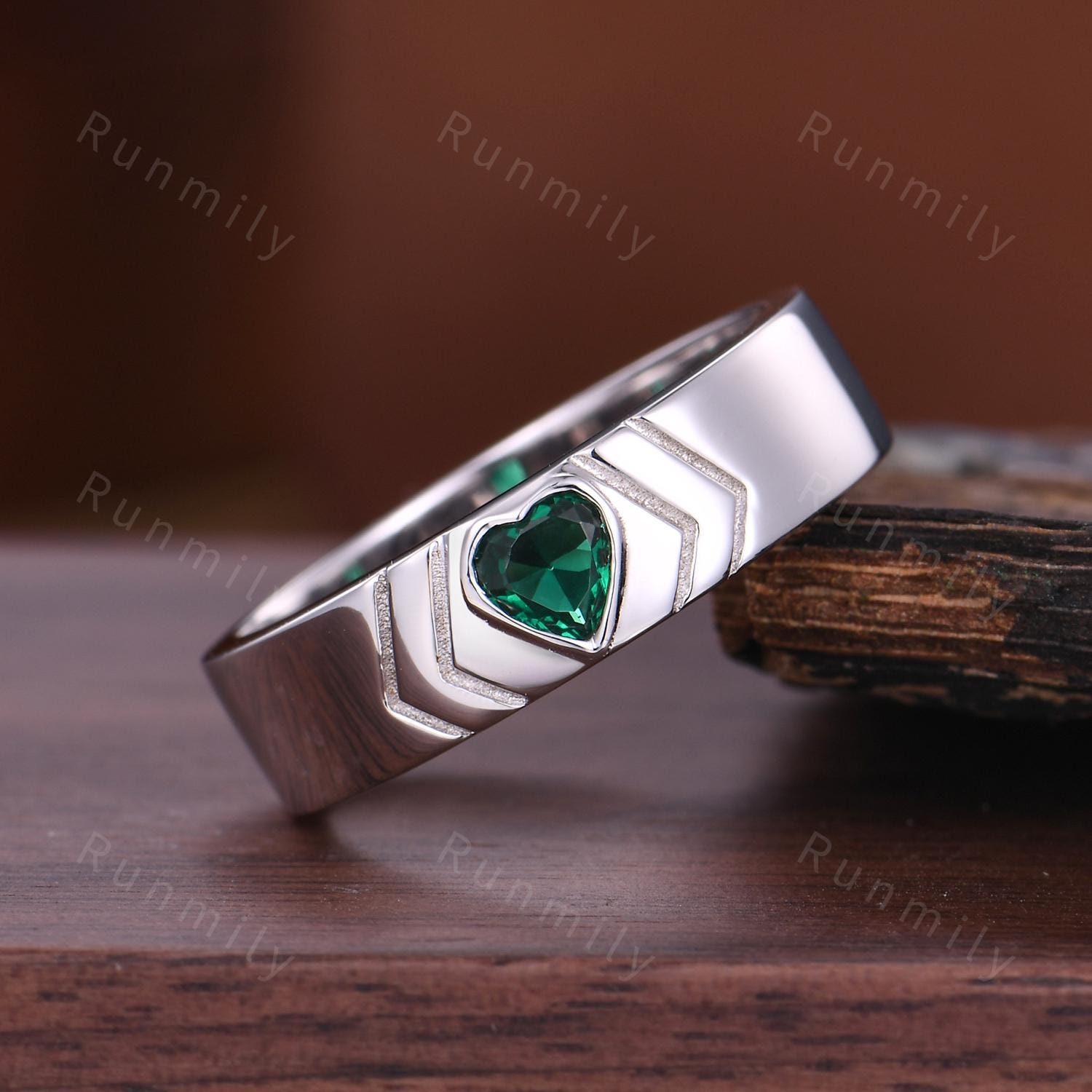Men's Heart Shaped Emerald Wedding Band Mens Wedding Band 5mm Green Emerald Men's Ring Unique Mens Engagement Ring Band Retro Vintage Ring