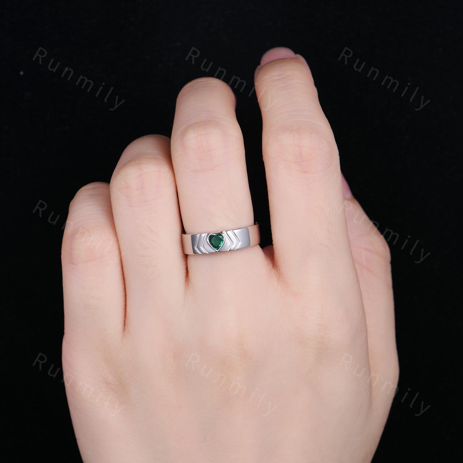 Men's Heart Shaped Emerald Wedding Band Mens Wedding Band 5mm Green Emerald Men's Ring Unique Mens Engagement Ring Band Retro Vintage Ring