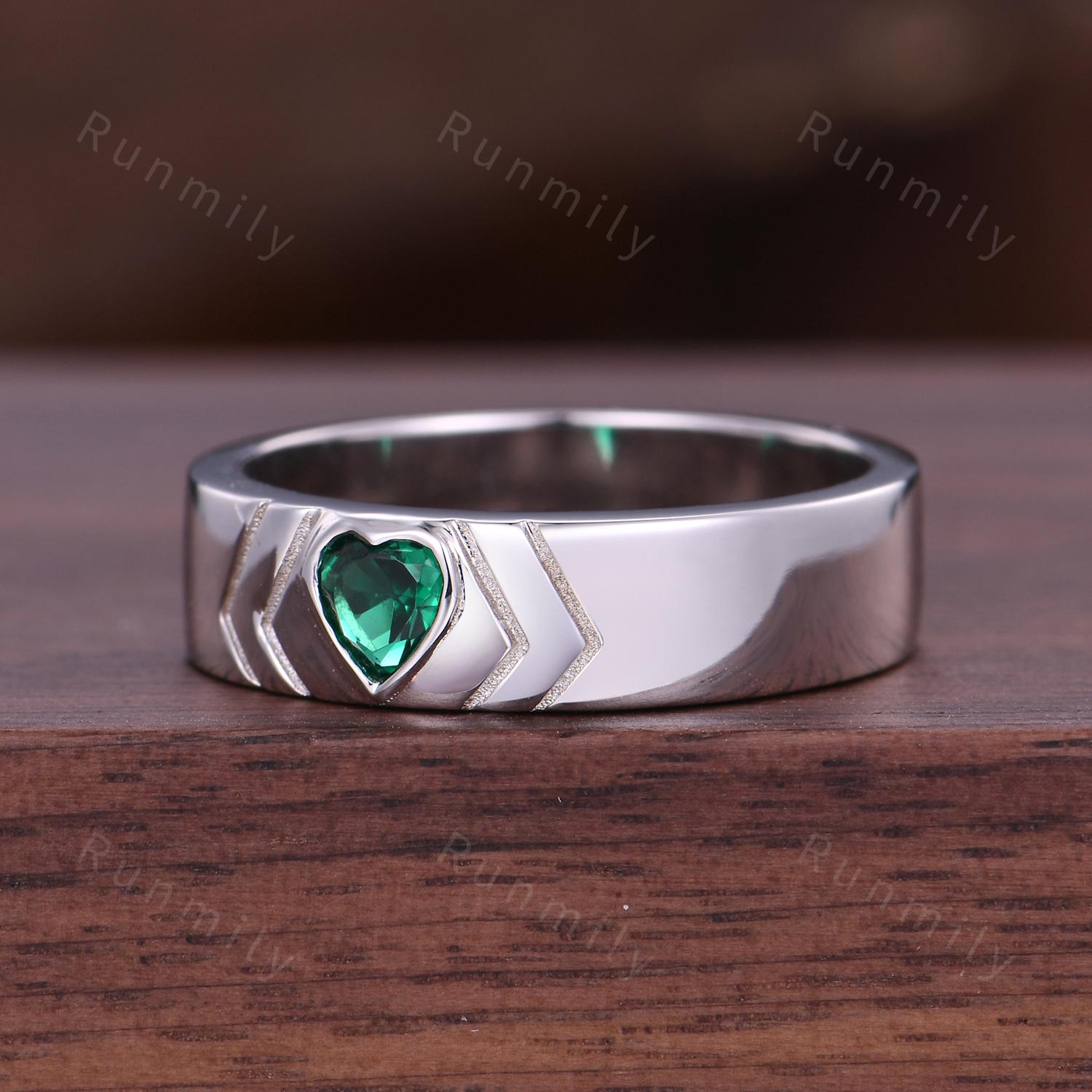 Men's Heart Shaped Emerald Wedding Band Mens Wedding Band 5mm Green Emerald Men's Ring Unique Mens Engagement Ring Band Retro Vintage Ring