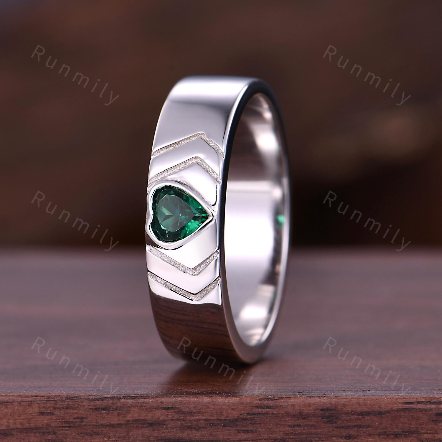Men's Heart Shaped Emerald Wedding Band Mens Wedding Band 5mm Green Emerald Men's Ring Unique Mens Engagement Ring Band Retro Vintage Ring