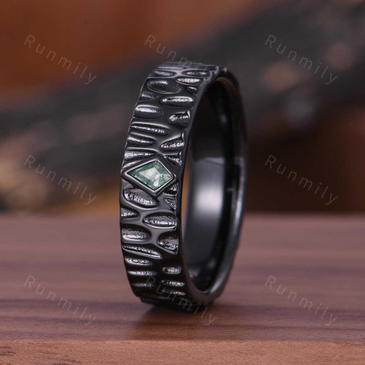 Unique Hammered Mens Wedding Band Mens Kite Cut Moss Agate Ring Art Deco Black Gold Ring Unique Moss Agate Stacking Band Retro Vintage Ring