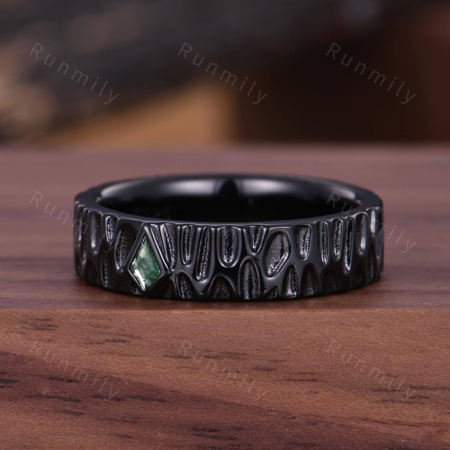 Unique Hammered Mens Wedding Band Mens Kite Cut Moss Agate Ring Art Deco Black Gold Ring Unique Moss Agate Stacking Band Retro Vintage Ring