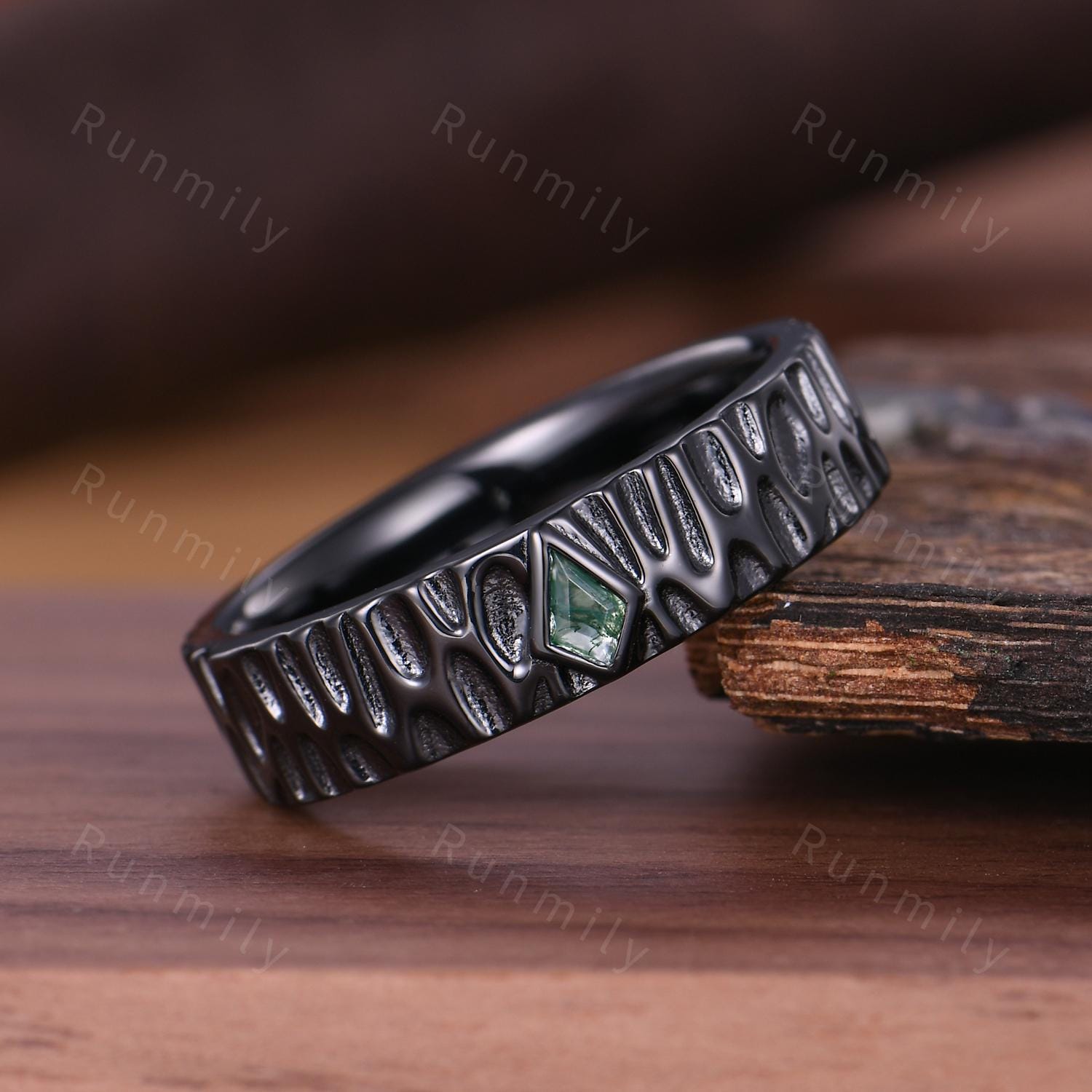 Unique Hammered Mens Wedding Band Mens Kite Cut Moss Agate Ring Art Deco Black Gold Ring Unique Moss Agate Stacking Band Retro Vintage Ring