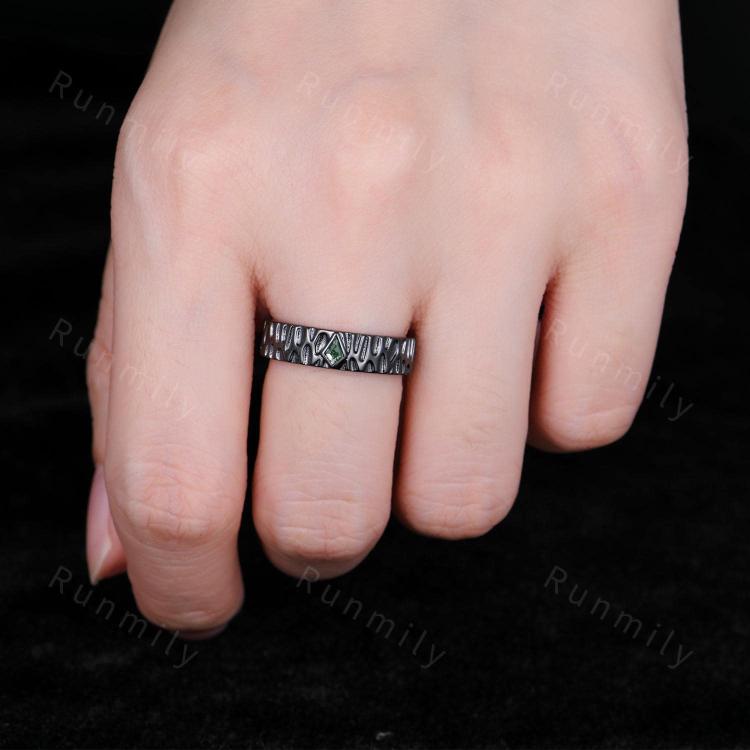 Unique Hammered Mens Wedding Band Mens Kite Cut Moss Agate Ring Art Deco Black Gold Ring Unique Moss Agate Stacking Band Retro Vintage Ring