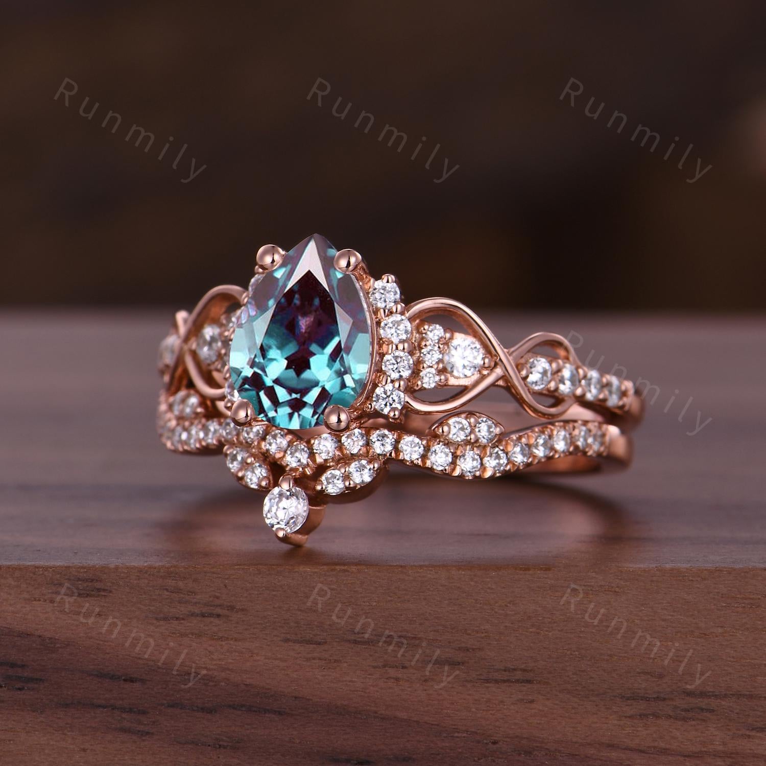 Rose Gold Alexandrite Engagement Ring Set For Women Unique Pear Cut Bridal Ring Set Moissanite Cluster Wedding Curved Promise ring