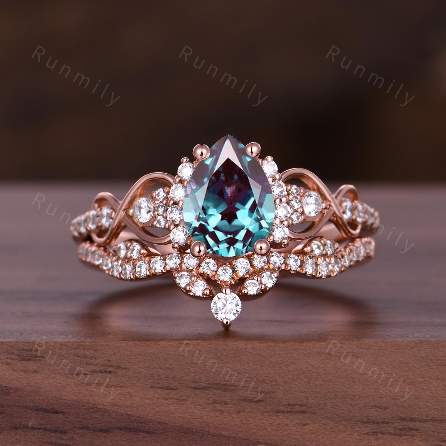 Rose Gold Alexandrite Engagement Ring Set For Women Unique Pear Cut Bridal Ring Set Moissanite Cluster Wedding Curved Promise ring