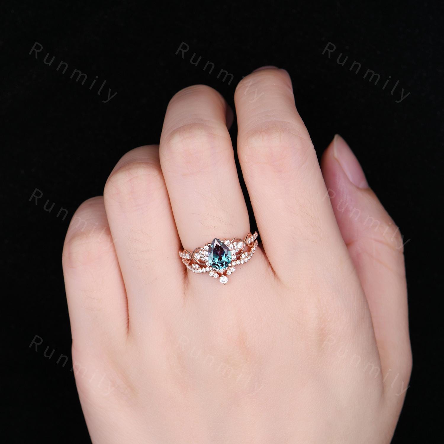 Rose Gold Alexandrite Engagement Ring Set For Women Unique Pear Cut Bridal Ring Set Moissanite Cluster Wedding Curved Promise ring
