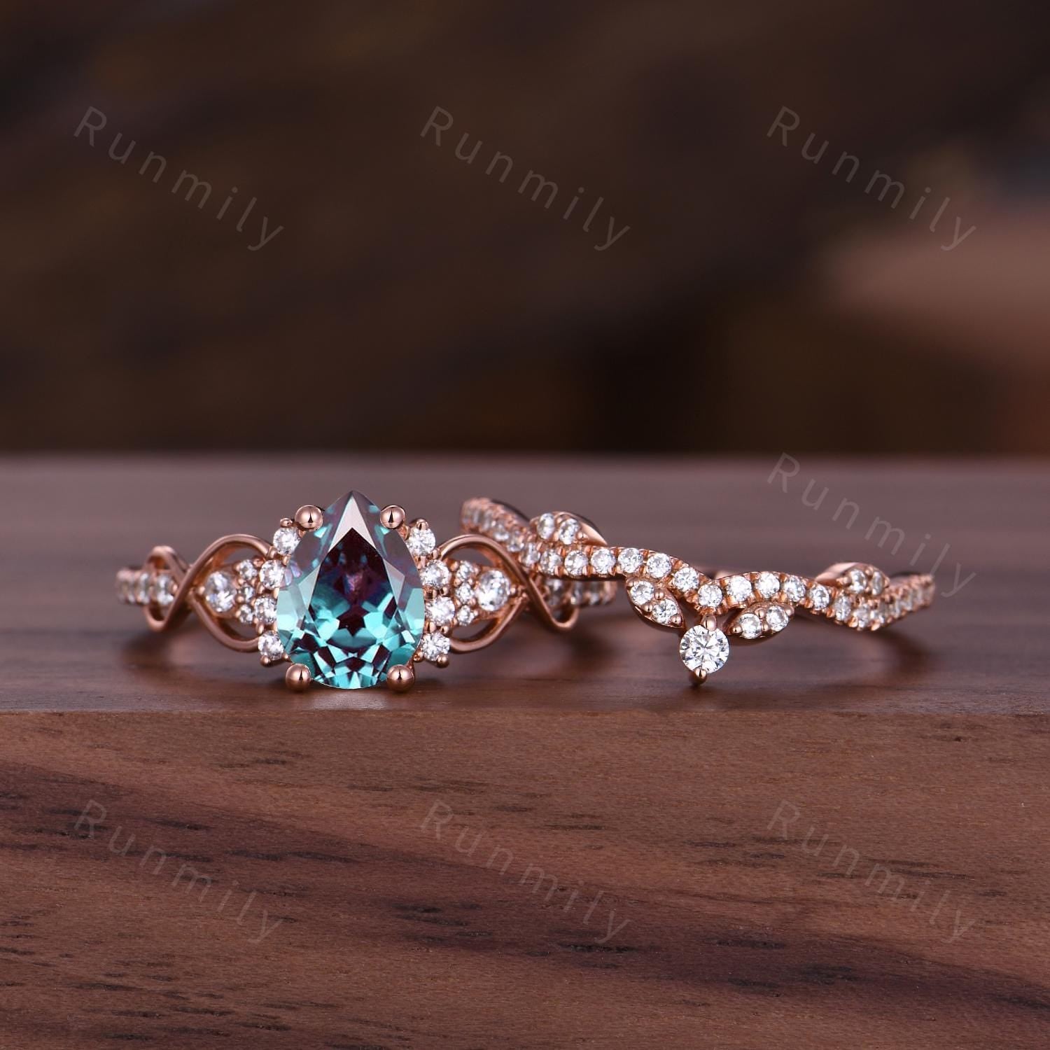 Rose Gold Alexandrite Engagement Ring Set For Women Unique Pear Cut Bridal Ring Set Moissanite Cluster Wedding Curved Promise ring